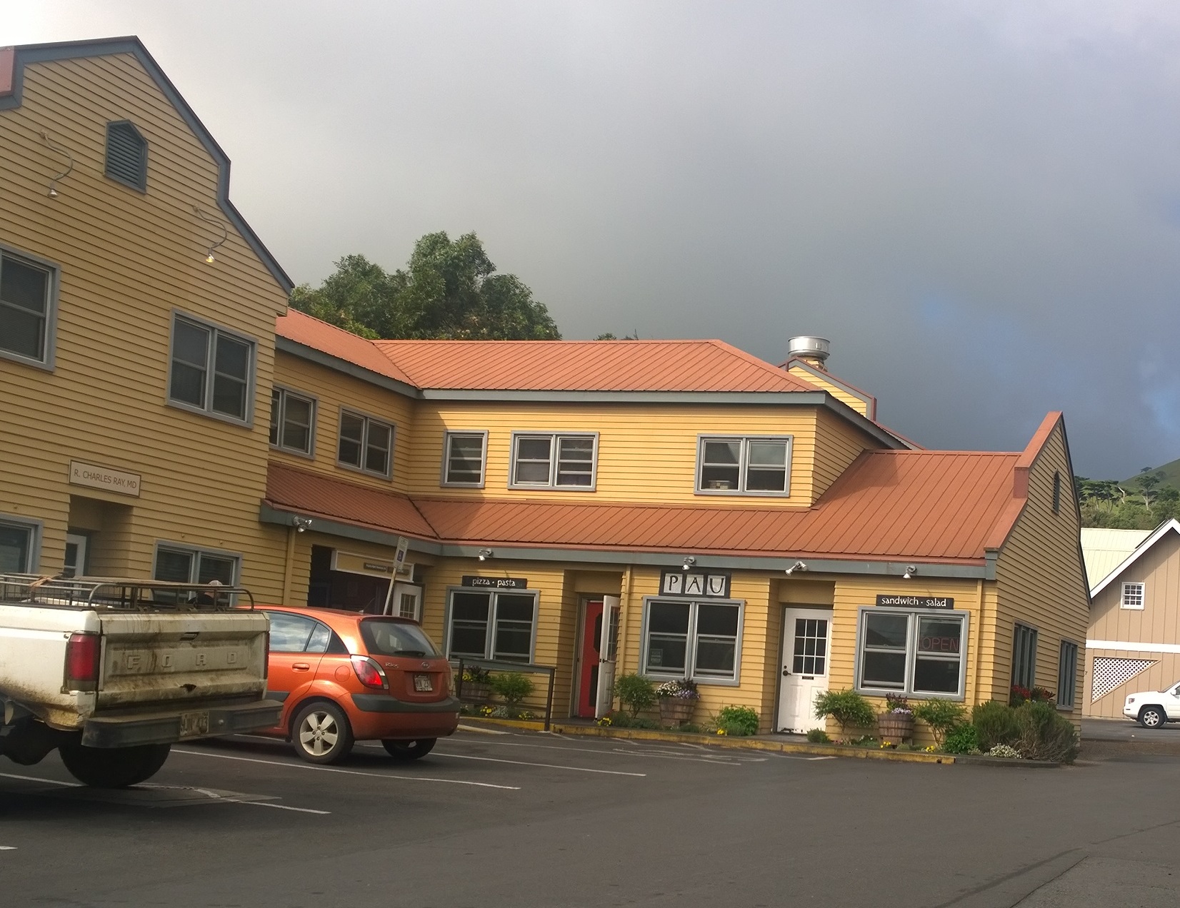 Cover for Amazing Pizza in Hawaii at Pau Pizza (Waimea, Hawaii)